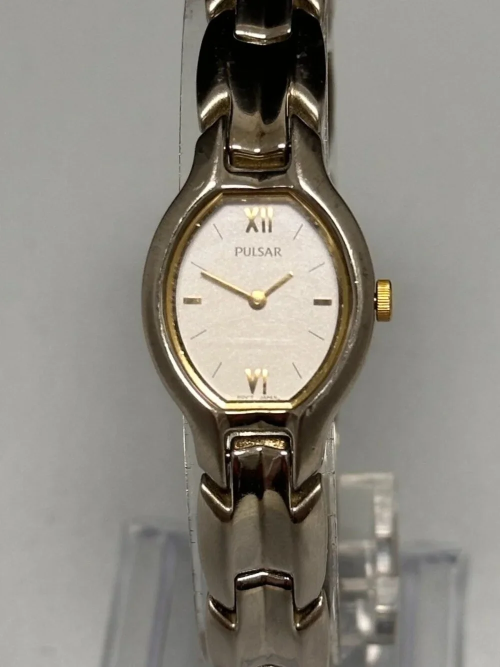 Pulsar Watch Women Silver Tone Oval Dial 20MM V400-X159 New Battery 7.5
